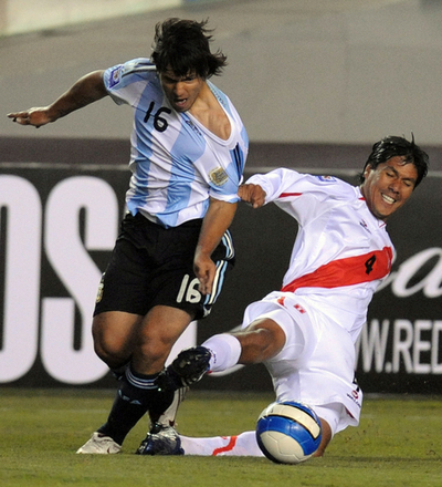 アルゼンチン アウェーでペルーと引き分ける