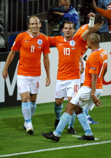 オランダ フランスから4得点を奪いグループリーグ突破を決める