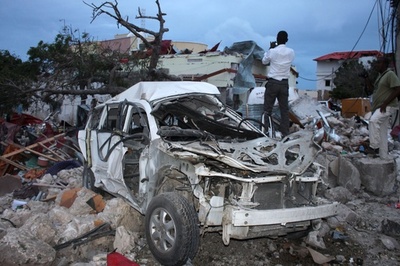 ソマリア首都ホテルで自爆攻撃、中国人ら13人死亡
