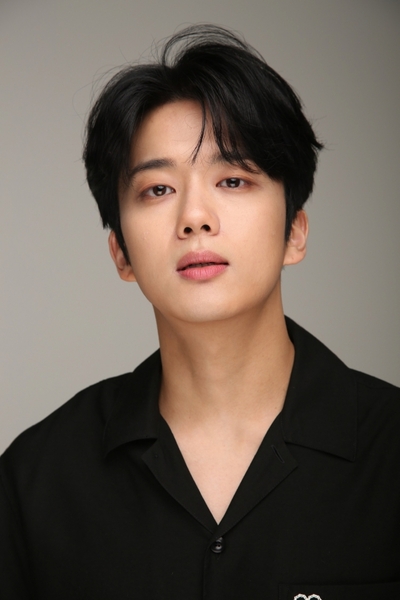 B.A.P出身ユ・ヨンジェ、俳優事務所と専属契約…「春情の乱」で初主演 – KOREA WAVE