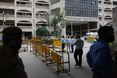 インド法廷で銃撃、大物ギャングの被告ら3人死亡