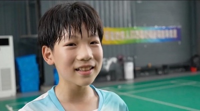 身障者の男児 転校後初の授業で満場の拍手受ける 中国江蘇