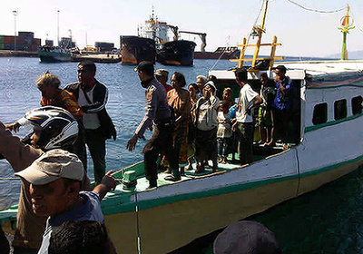 噴火2日目のロカテンダ山、危険な状況続く インドネシア