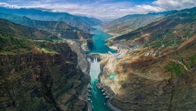 長江上流の白鶴灘水力発電所 世界最大のケーブル群の解体工事始まる