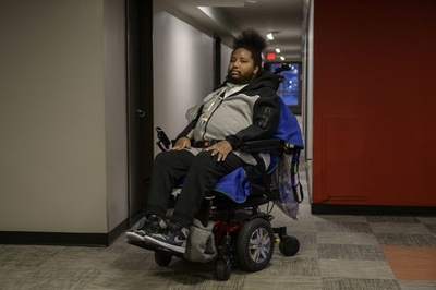 「銃暴力」で人生一変 生存者、抱え続ける苦しみ 米