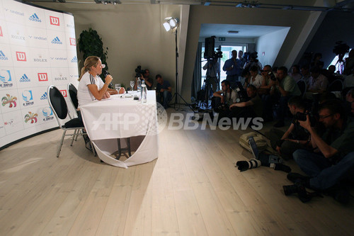 ジュスティーヌ・エナンが現役引退を表明 写真15枚 ファッション ニュースならMODE PRESS powered by AFPBB News