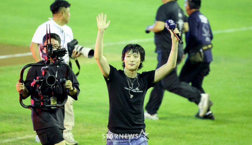 (c)STARNEWS