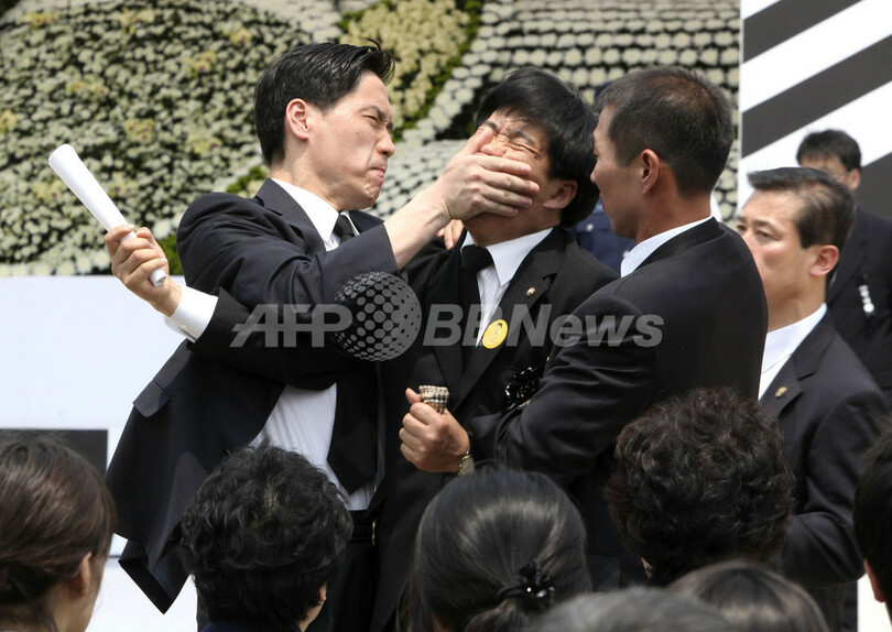 盧前大統領の葬儀 李大統領にブーイング 韓国 写真3枚 国際ニュース Afpbb News