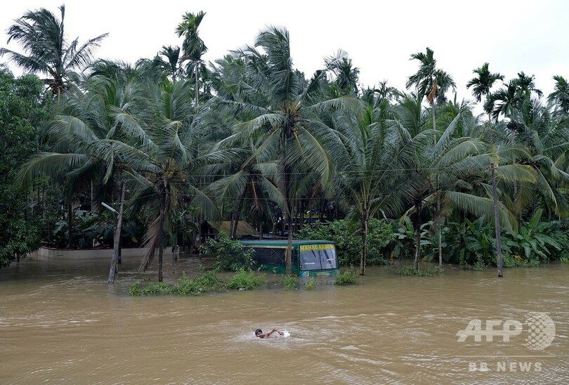 インド洪水、死者324人に 「過去100年で最悪」 31万人避難