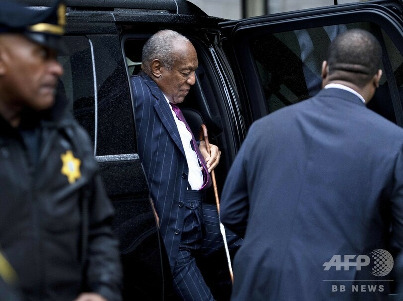 B・コスビー被告に3年以上10年以下の禁錮刑、手錠姿で退廷