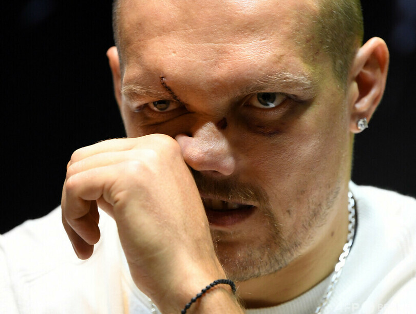 ヘビー級王者ウシクがウクライナ出国、ジョシュアとの再戦準備で