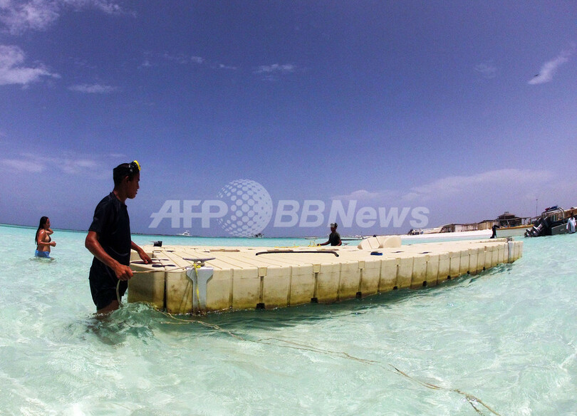 観光はしばらくお休み、ベネズエラの島で清掃作業