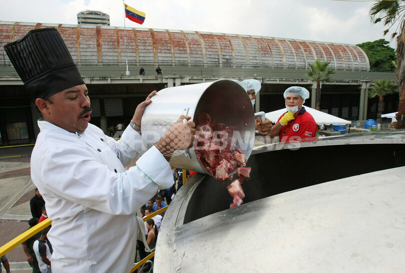 名物スープ「サンコーチョ」でギネスに挑戦