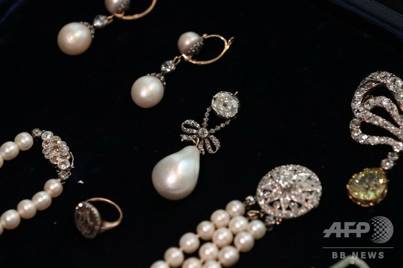200年秘蔵だったマリー・アントワネットの宝飾品、競売を前に公開