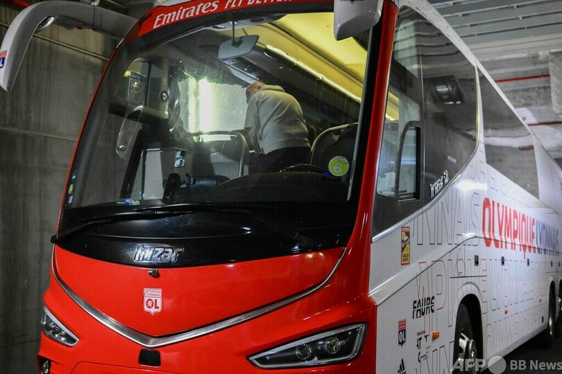 リヨンのチームバスに投石でマルセイユ戦延期 指揮官が負傷