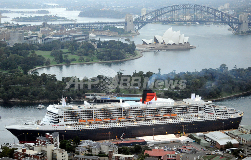 国際ニュース：AFPBB News豪華客船「クイーン・メリー2」号、シドニー入港