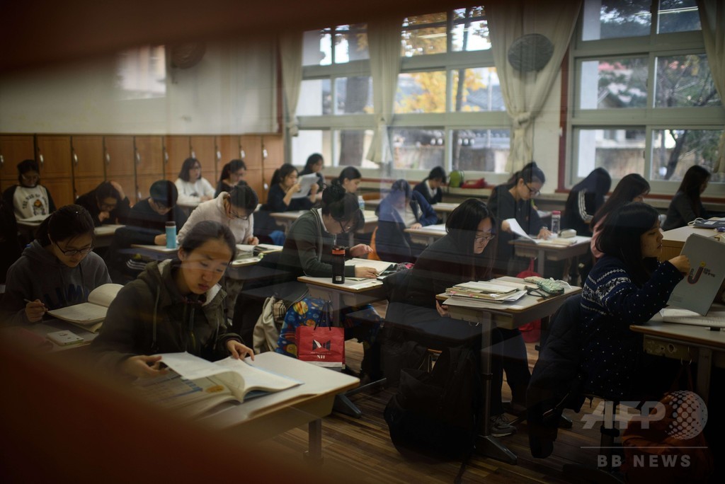 韓国大学入試で2問の出題ミス、当局トップが引責辞任 韓国大学入試で2問の出題ミス、当局トップが引責辞任