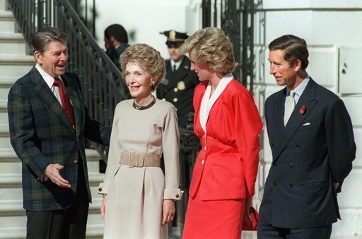 レーガン元米大統領夫人のナンシーさん死去 94歳 写真9枚 国際ニュース
