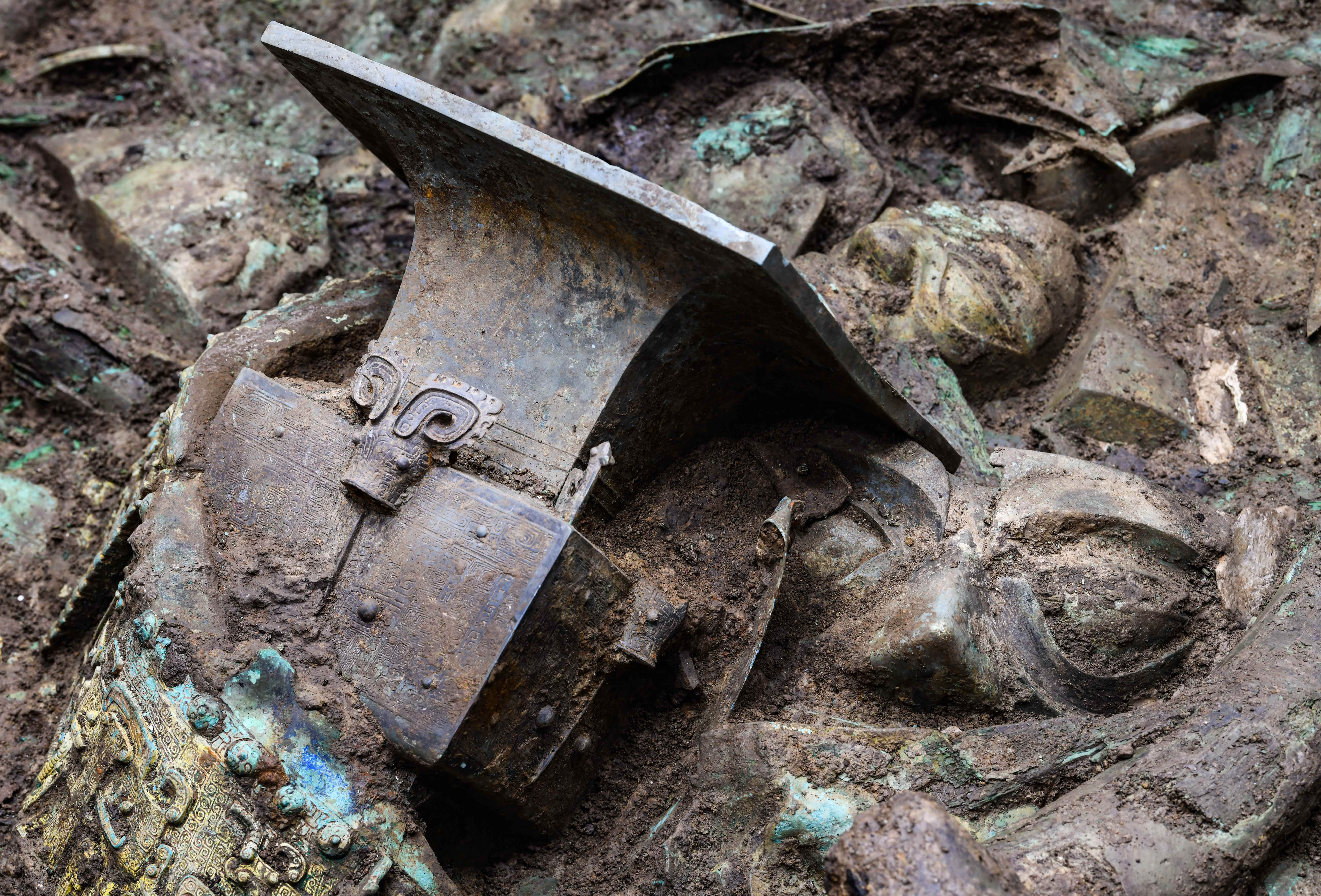 前漢墓から出土の青銅鎮、古代中国の暮らし映す
