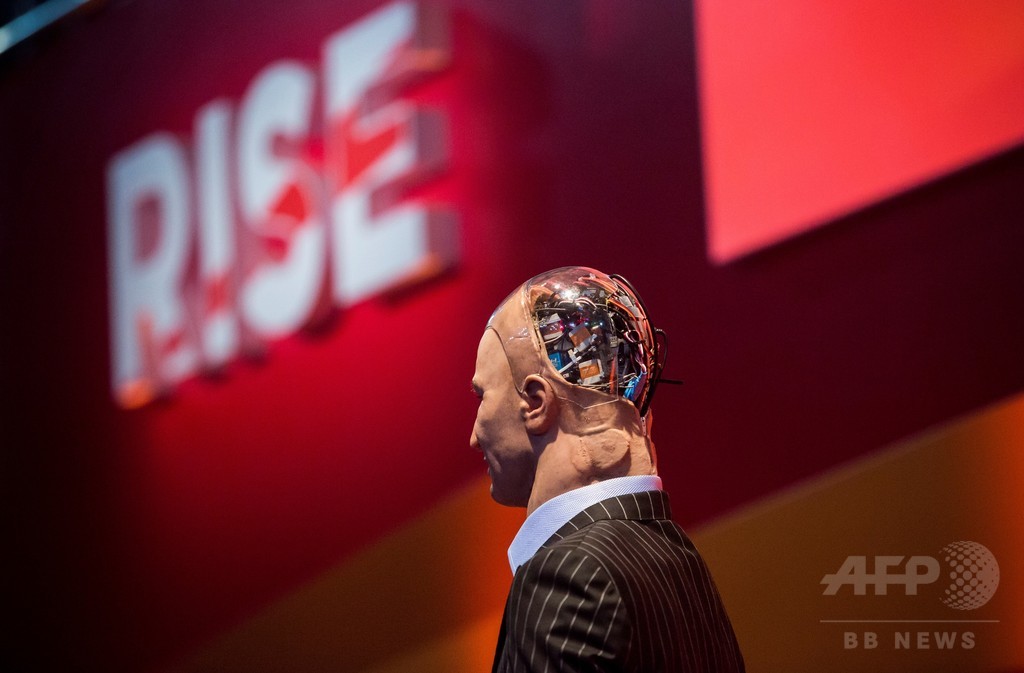 面接官はロボット? 人材探しにもAI革命の波 面接官はロボット? 人材探しにもAI革命の波