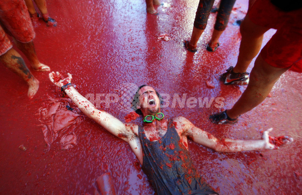 ★トマト祭★ 町も人も真っ赤に、スペイン恒例トマト祭り 写真10枚 国際ニュース