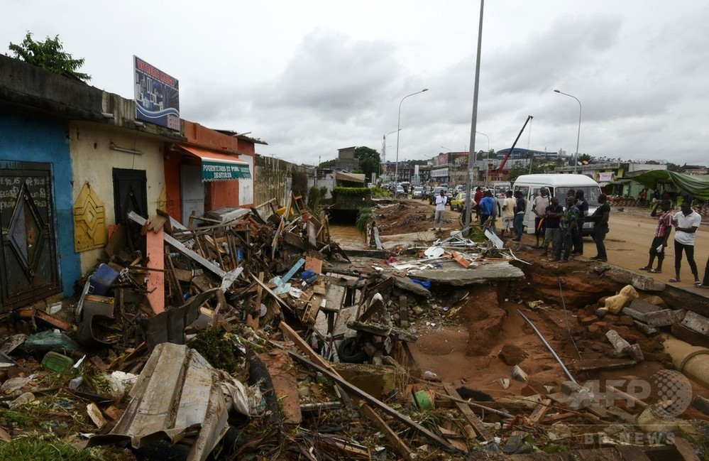 コートジボワールの商都アビジャンで洪水 18人死亡 写真16枚 国際ニュース Afpbb News