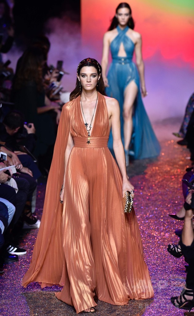 「エリー・サーブ」17年春夏