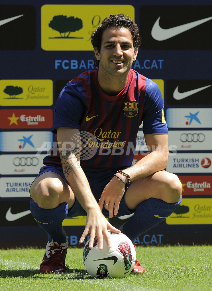 FCバルセロナ セスクと正式契約 写真17枚 ファッション ニュース