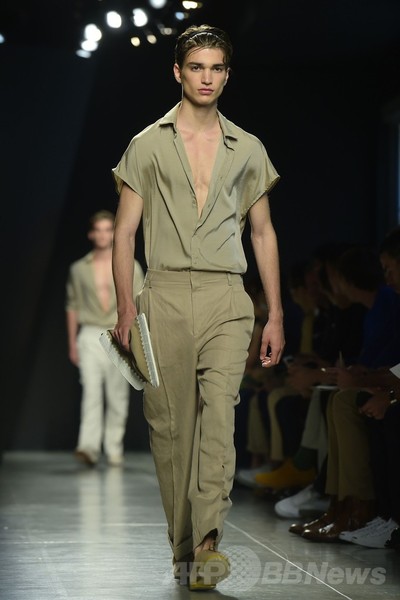 スポーティーな休日スタイル、「ボッテガ・ヴェネタ」15年春夏メンズ