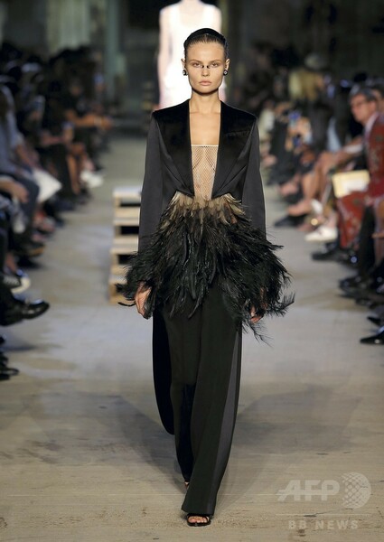 「ジバンシィ」16年春夏コレクション