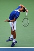 全米オープンテニス、男子シングルス1回戦。サーブを打つノバク・ジョコビッチ（2015年8月31日撮影）。(c)AFP/Getty Images/Clive Brunskill