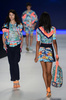 ブラジル・リオデジャネイロ（Rio de Janeiro）で発表された｢コカ・コーラ クロージング（Coca Cola Clothing）｣の13/14年春夏コレクション(2013年4月18日撮影)。(c)AFP/CHRISTOPHE SIMON