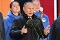 ロシア・モスクワの赤の広場で演説するウラジーミル・プーチン大統領（2024年3月18日撮影）。(c)NATALIA KOLESNIKOVA / POOL / AFP