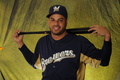米大リーグのミルウォーキー・ブルワーズ（Milwaukee Brewers）が17日、キャンプ地の米アリゾナ（Alizona）州メリーベル（Maryvale）でメディア向けのフォトデーを開催した。

ポーズをとるアラミス・ラミレス（Aramis Ramirez、2013年2月17日撮影）。(c)AFP/Getty Images/Rich Pilling