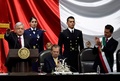 メキシコの首都メキシコ市の議会で大統領の就任宣誓をするアンドレス・マヌエル・ロペスオブラドール氏（2018年12月1日撮影）。(c)Alfredo ESTRELLA / AFP