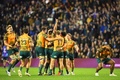 ラグビーテストマッチ、スコットランド対オーストラリア。勝利を喜ぶオーストラリアの選手（2022年10月29日撮影）。(c)ANDY BUCHANAN / AFP