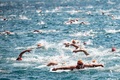 トルコ・イスタンブールで開かれた「ボスポラス海峡大陸間水泳大会」の参加者ら（2019年7月21日撮影）。(c)Yasin AKGUL / AFP