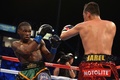 ボクシング、WBA世界フェザー級王座統一戦12回戦。対戦するニコラス・ウォータース（Nicholas Walters、左）とノニト・ドネア（Nonito Donaire、2014年10月18日撮影）。(c)AFP/Getty Images/Jonathan Moore