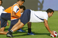 ストレッチを行うアレッサンドロ・デル・ピエロ（%%Alessandro Del Piero%%）。(c)AFP/FERENC ISZA