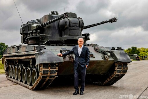 独首相、自走式対空砲「ゲパルト」のウクライナ兵向け訓練視察 写真16