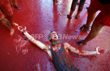 ★トマト祭★ 町も人も真っ赤に、スペイン恒例トマト祭り 写真10枚 国際ニュース