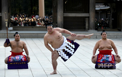 稀勢の里 mqdefault.jpg