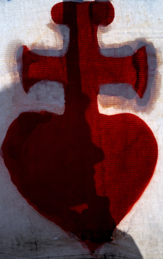 大学での演説中止、法王支持に10万人超が祈りに