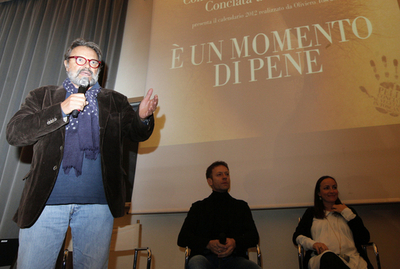 今度は｢男性器カレンダー｣、伊写真家トスカーニ氏