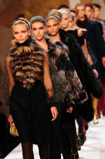 ソウル市、｢フェンディ」の秋冬コレクションで毛皮排除を求める