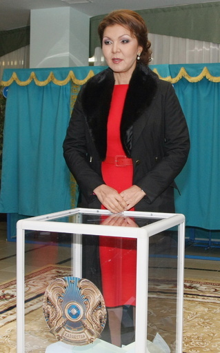 カザフスタン大統領、娘を副首相に任命