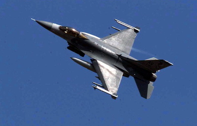 米アリゾナ州でF16戦闘機墜落、台湾人パイロット死亡