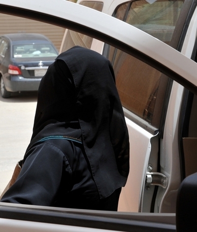 運転でむち打ち10回の刑、サウジアラビアの女性