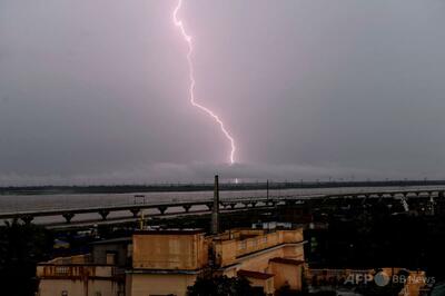 落雷で33人死亡 インド東部