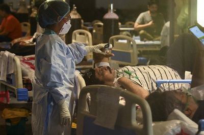 インドの1日当たりのコロナ死者、初の4000人超え